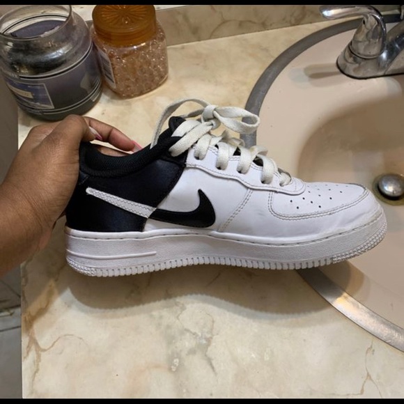 Shoes - Picture 2 of 3